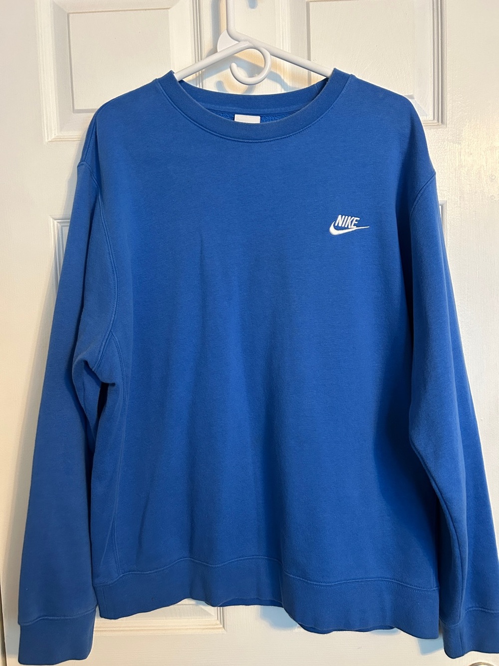 Nike Men’s Royal Blue Crewneck Sweatshirt with Small Embroidered Logo